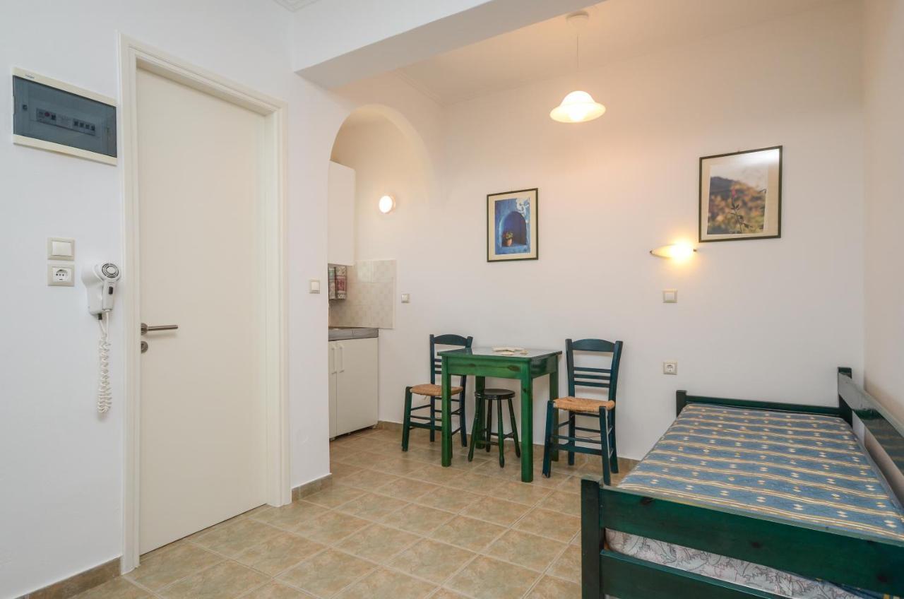 Polemis Studios & Apartments Agia Anna  الغرفة الصورة
